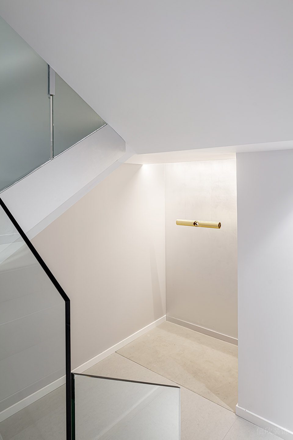 純樸色現(xiàn)代簡(jiǎn)約風(fēng)辦公室裝修設(shè)計(jì)白色樓梯間