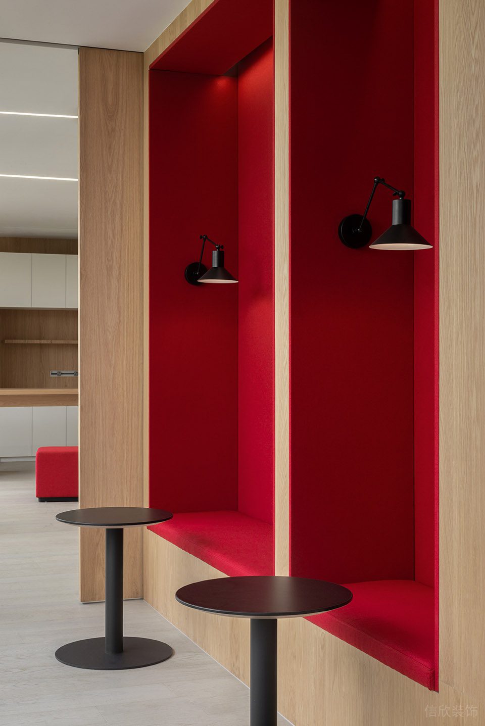 清雅色簡約風(fēng)辦公室裝修設(shè)計(jì)艷紅色卡座休閑區(qū) 清雅色簡約風(fēng)辦公室裝修設(shè)計(jì)艷紅色卡座休閑區(qū)