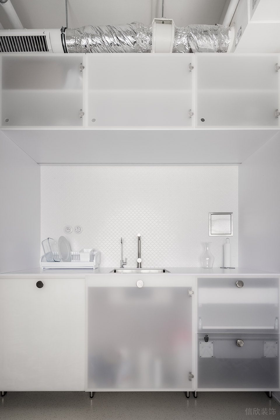 白色簡約自然風(fēng)辦公室裝修設(shè)計白色系茶水柜 白色簡約自然風(fēng)辦公室裝修設(shè)計白色系茶水柜