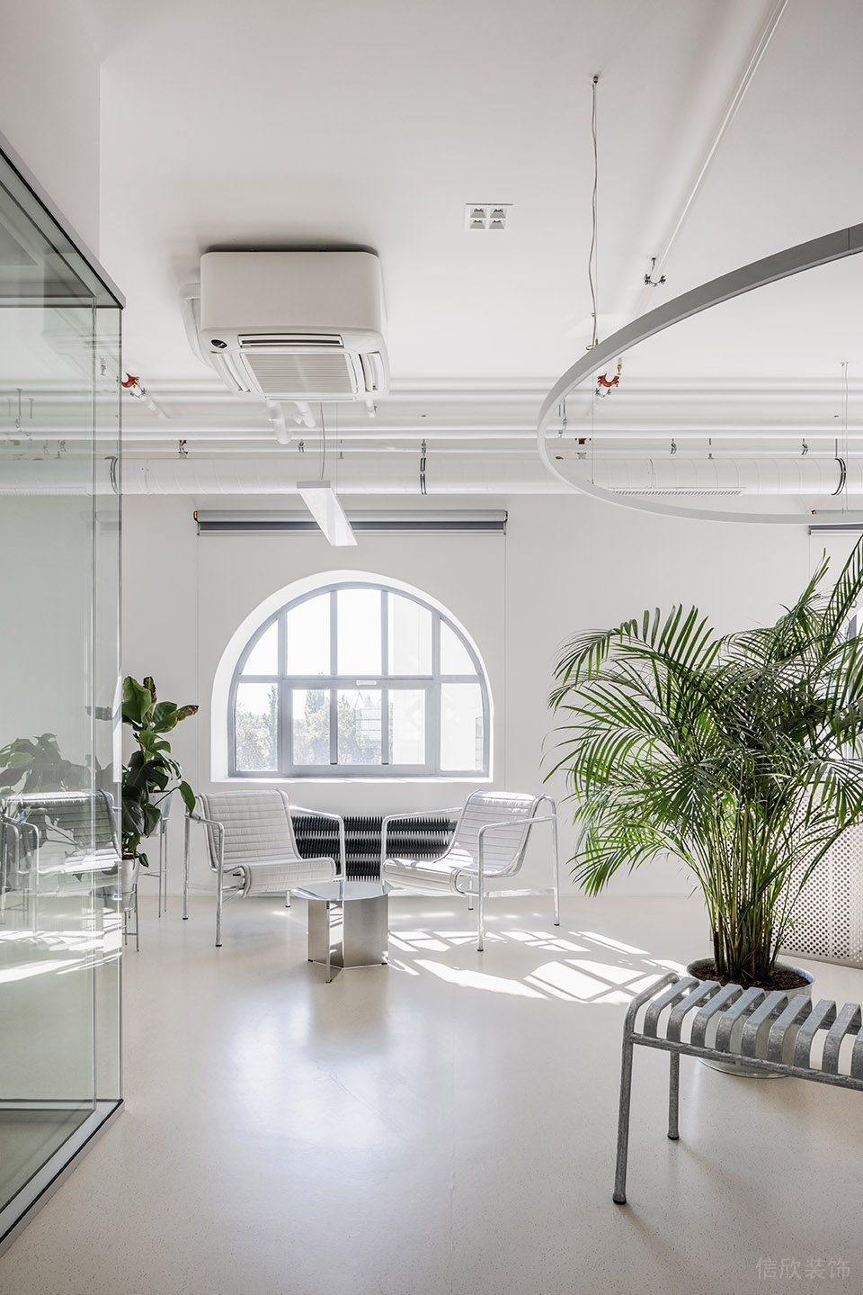 白色簡約自然風(fēng)辦公室裝修設(shè)計白色系休息區(qū) 白色簡約自然風(fēng)辦公室裝修設(shè)計白色系休息區(qū)