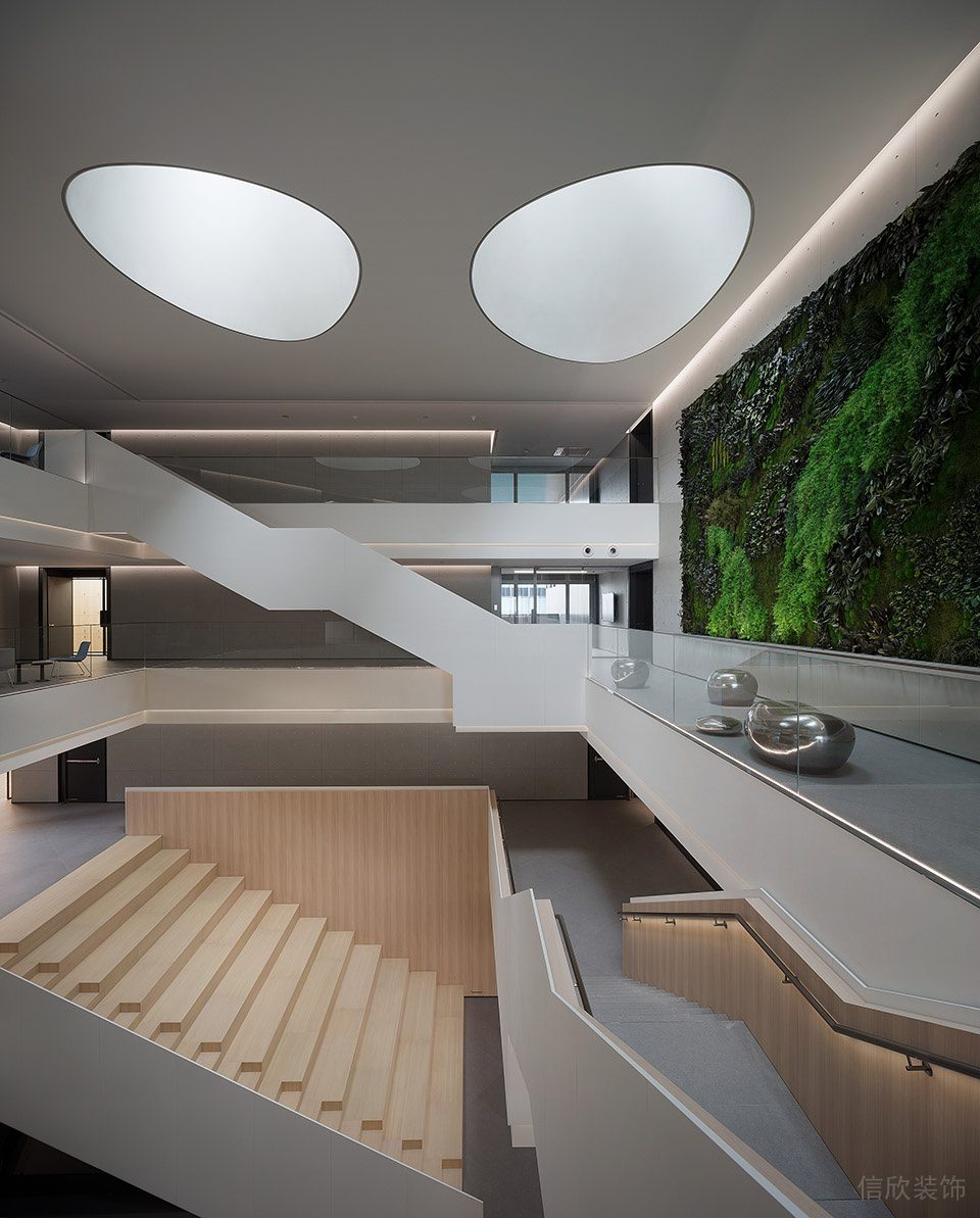 黑白灰時(shí)尚極簡(jiǎn)風(fēng)辦公室裝修設(shè)計(jì)白木色樓梯