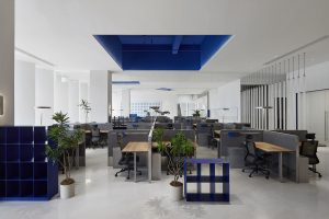 灰白色現(xiàn)代風格辦公室裝修設計灰白色辦公大廳效果圖