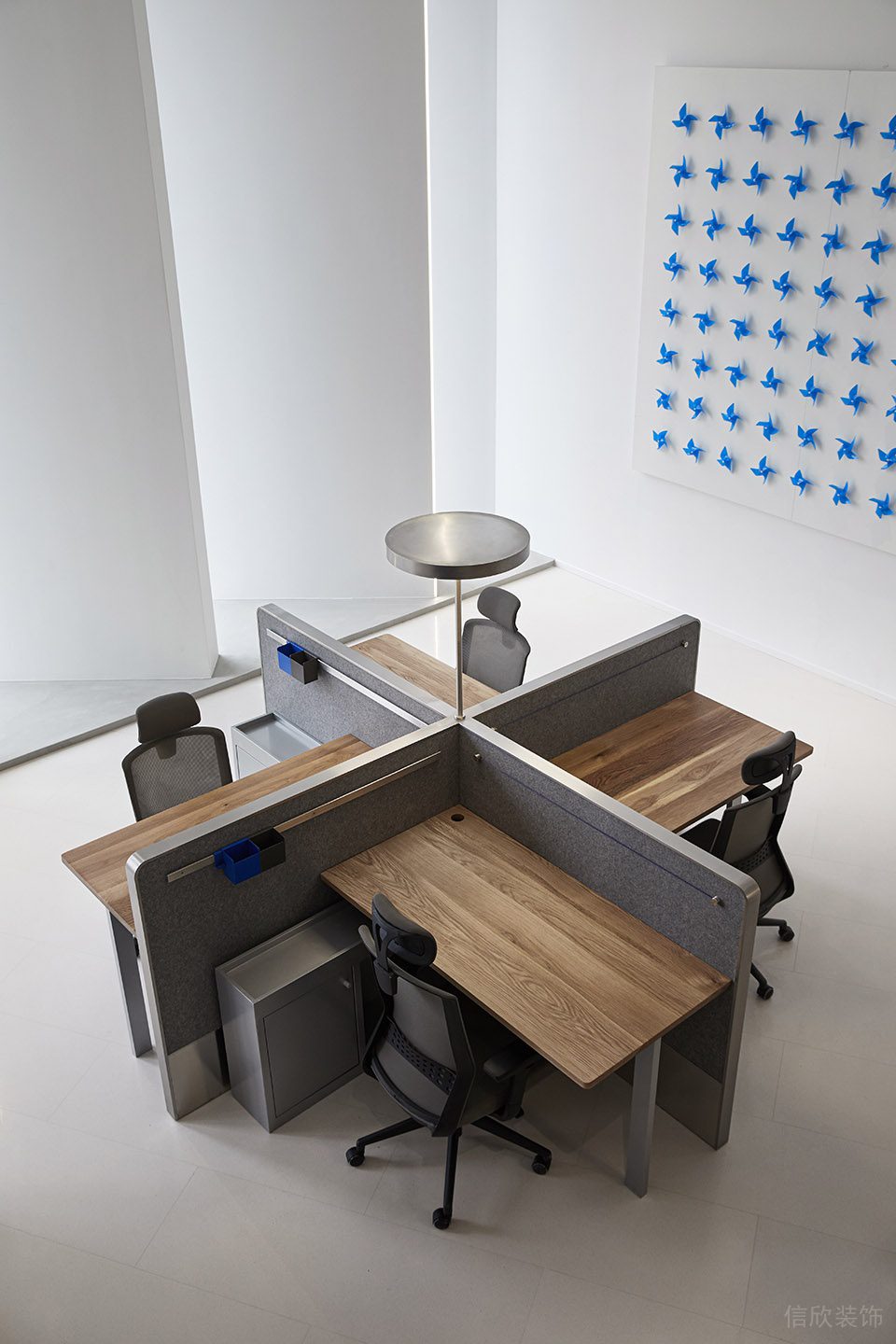 灰白色現代風格辦公室裝修設計高級灰卡座式工位 灰白色現代風格辦公室裝修設計高級灰卡座式工位