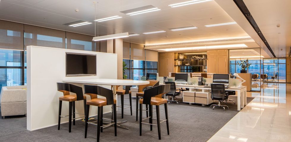 暖色調現代輕奢風辦公室裝修設計暖白色開放式辦公區 暖色調現代輕奢風辦公室裝修設計暖白色開放式辦公區