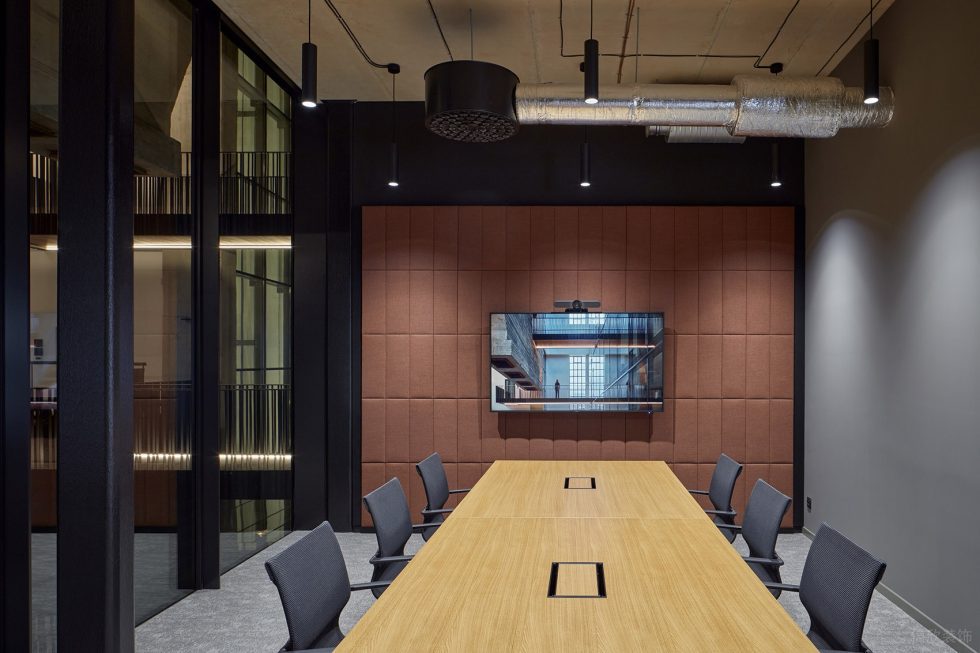 深色工業(yè)風辦公室裝修設計暖灰色商務洽談室