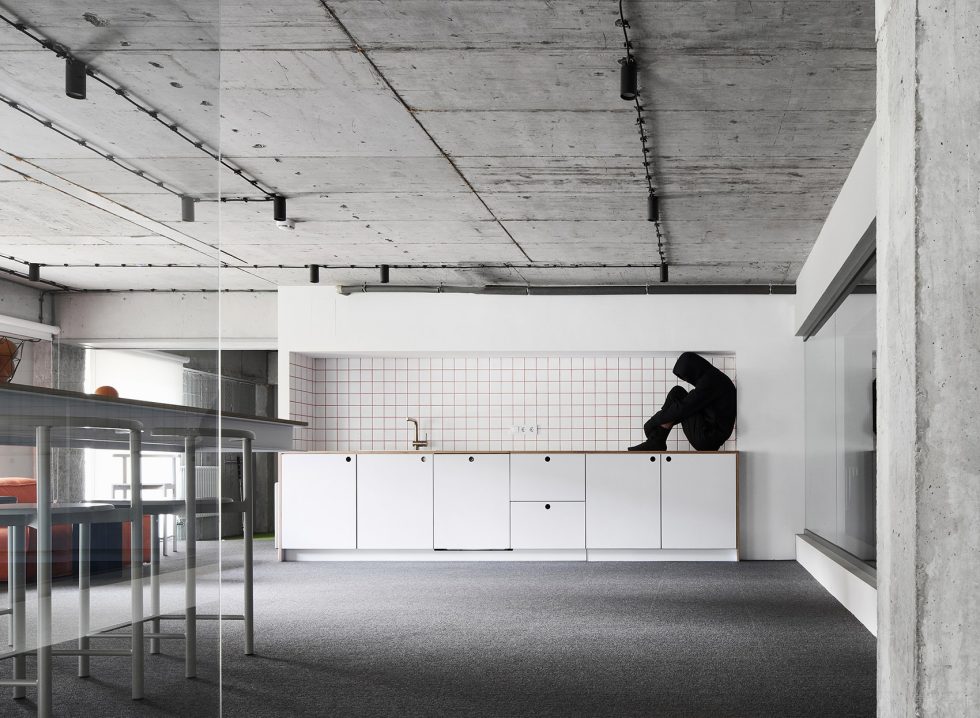 黑白灰前衛(wèi)極簡風辦公室裝修設計黑白灰茶水間 黑白灰前衛(wèi)極簡風辦公室裝修設計黑白灰茶水間