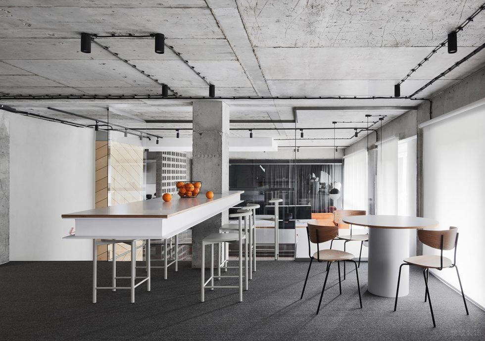 黑白灰前衛(wèi)極簡風辦公室裝修設計灰白色洽談區(qū) 黑白灰前衛(wèi)極簡風辦公室裝修設計灰白色洽談區(qū)