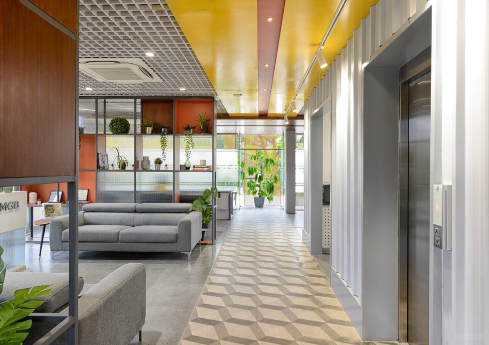 鮮色調簡約風辦公室裝修設計灰黃色休息區 鮮色調簡約風辦公室裝修設計灰黃色休息區