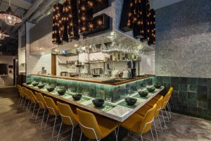 深圳龍崗坂田綠色面佬到面館自助餐桌椅裝修設(shè)計