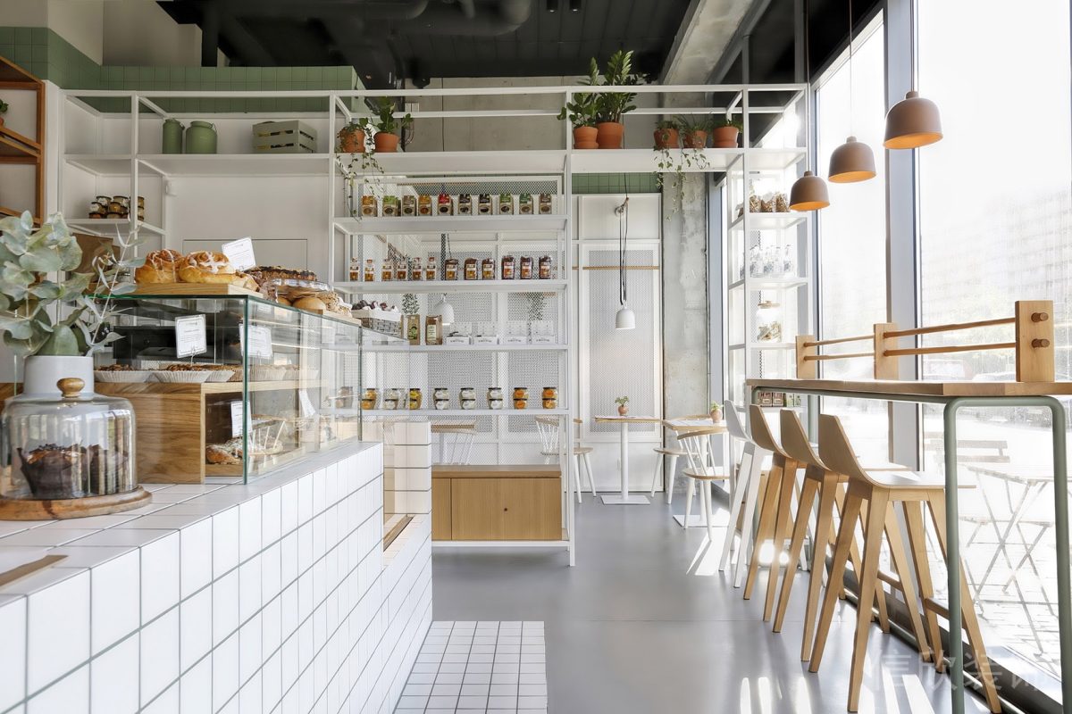 深圳羅湖水貝面包店白色瓷磚展臺裝修設(shè)計