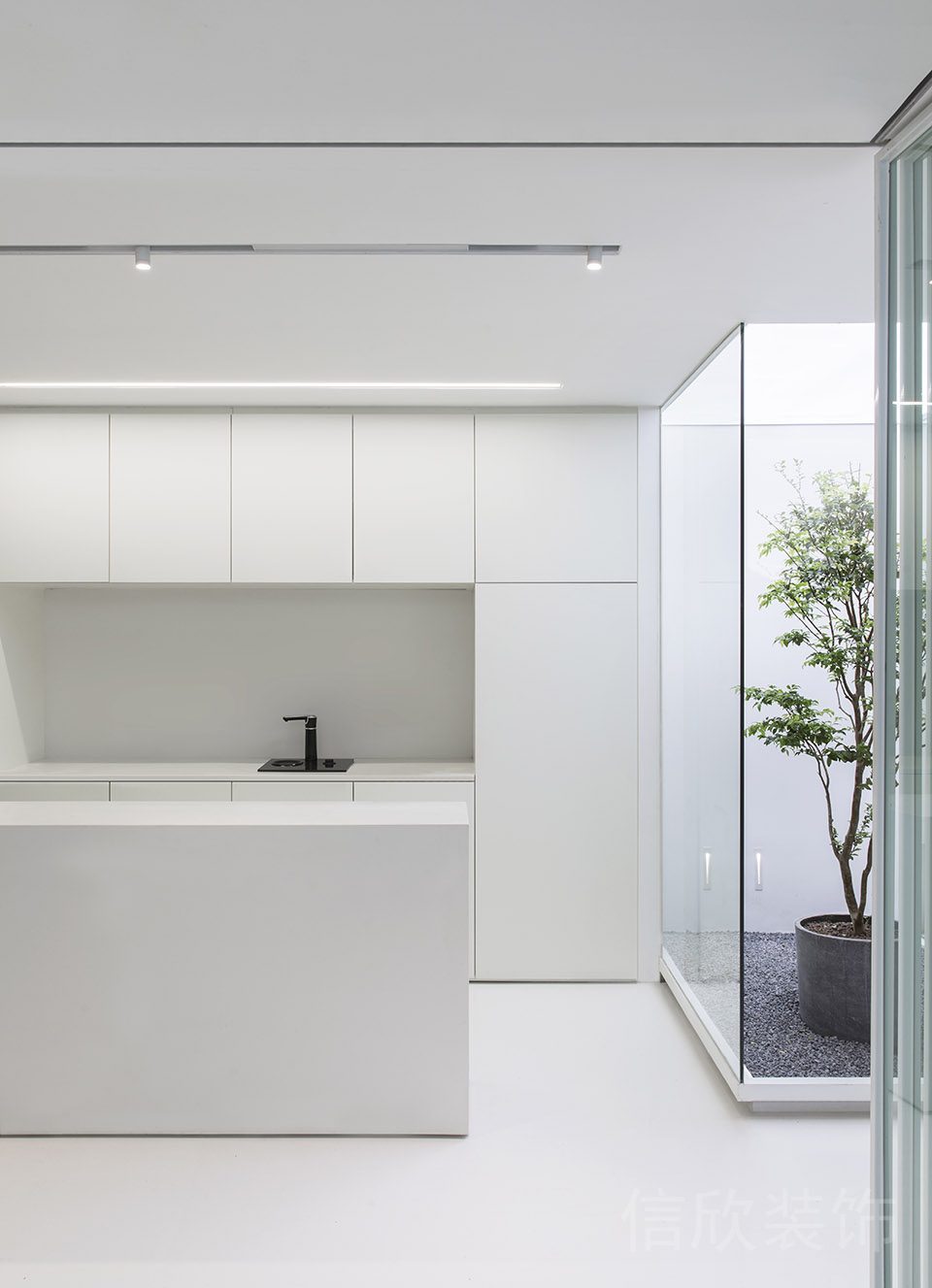 半開放區(qū)簡(jiǎn)約白壁柜工作室茶水間設(shè)計(jì)