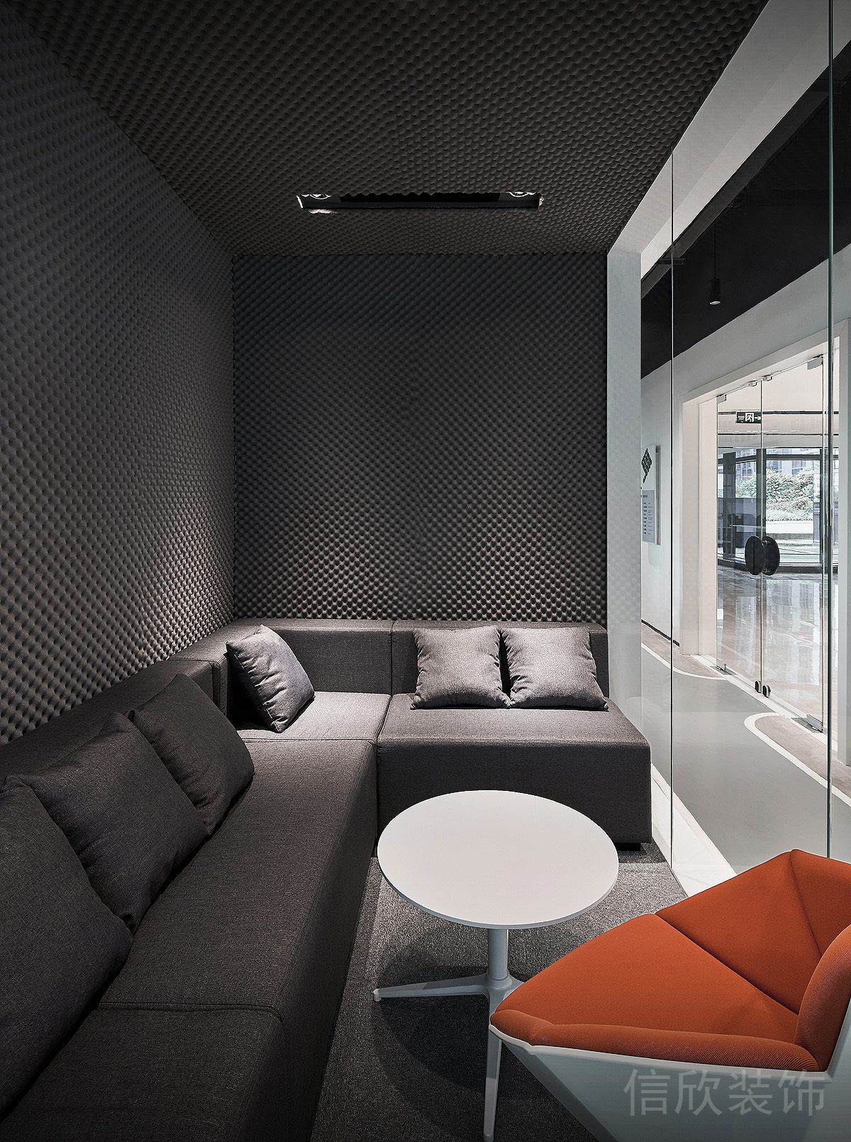 玻璃房隔音棉麻沙發會議室