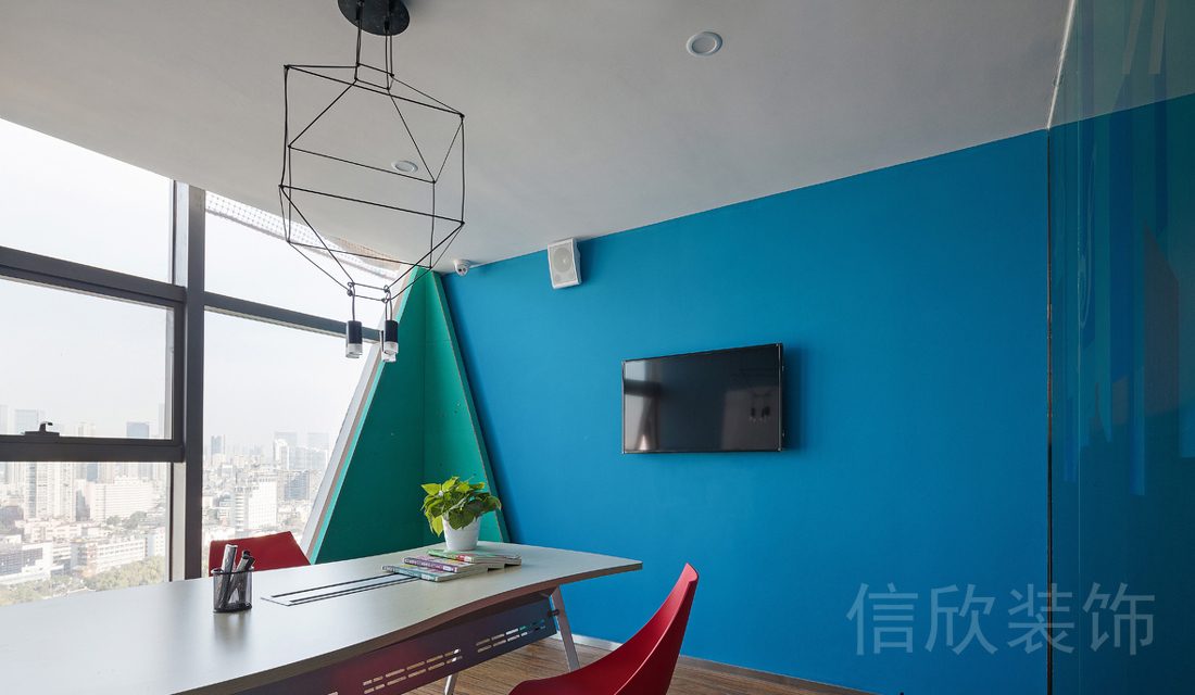 羅湖區(qū)KB青少年培訓(xùn)中心紅藍(lán)綠多彩會(huì)議教室室演講多功能教室裝修設(shè)計(jì)