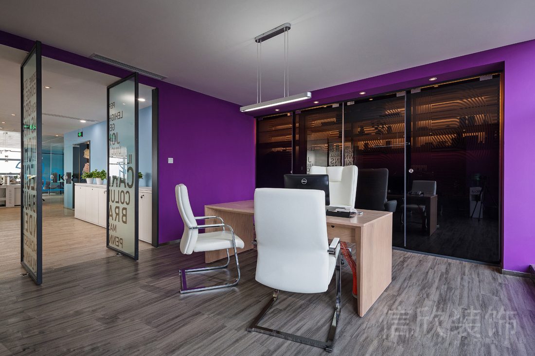 深圳筍崗寶能中心KB青少年培訓(xùn)中心創(chuàng)意優(yōu)雅紫辦公室接待室高端裝修設(shè)計(jì)