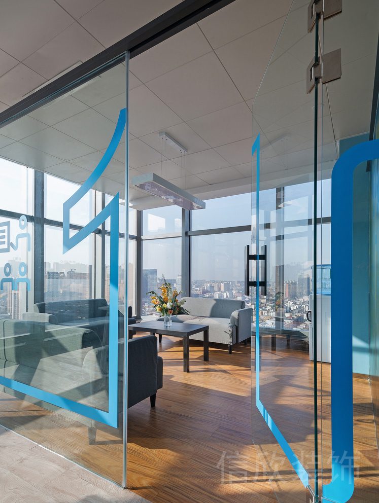 深圳市羅湖區(qū)筍崗寶能中心大廈工作室KB青少年培訓(xùn)中心洽談落地玻璃透視觀景教室裝修設(shè)計(jì)