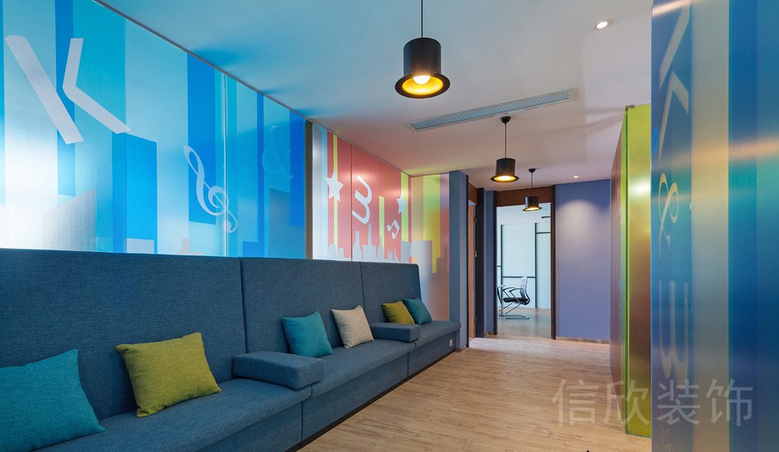 羅湖區(qū)深圳寶能中心大廈工作室KB青少年培訓(xùn)興趣班沙龍自然拼讀教育過(guò)道休息沙發(fā)裝修設(shè)計(jì)