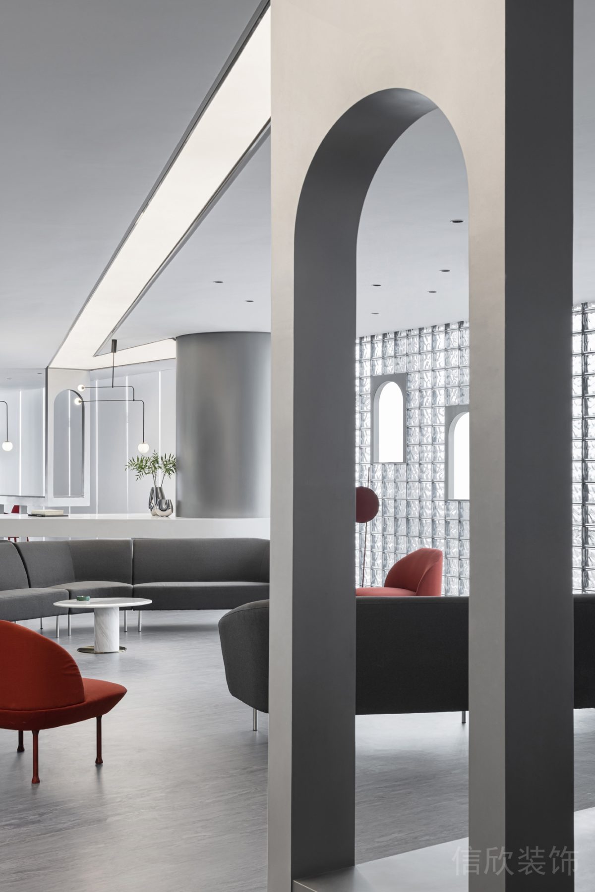 灰白素雅現(xiàn)代風(fēng)格辦公空間拱形隔斷墻裝修設(shè)計