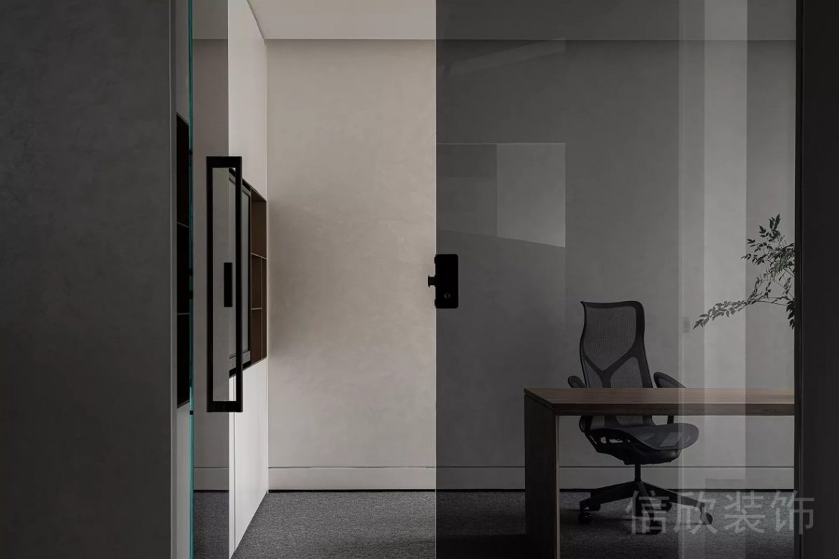 落地式灰色遮光玻璃門裝修設計