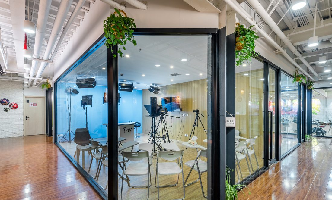 羅湖區(qū)百貨廣場羽翼培訓中心裝修設計演播室