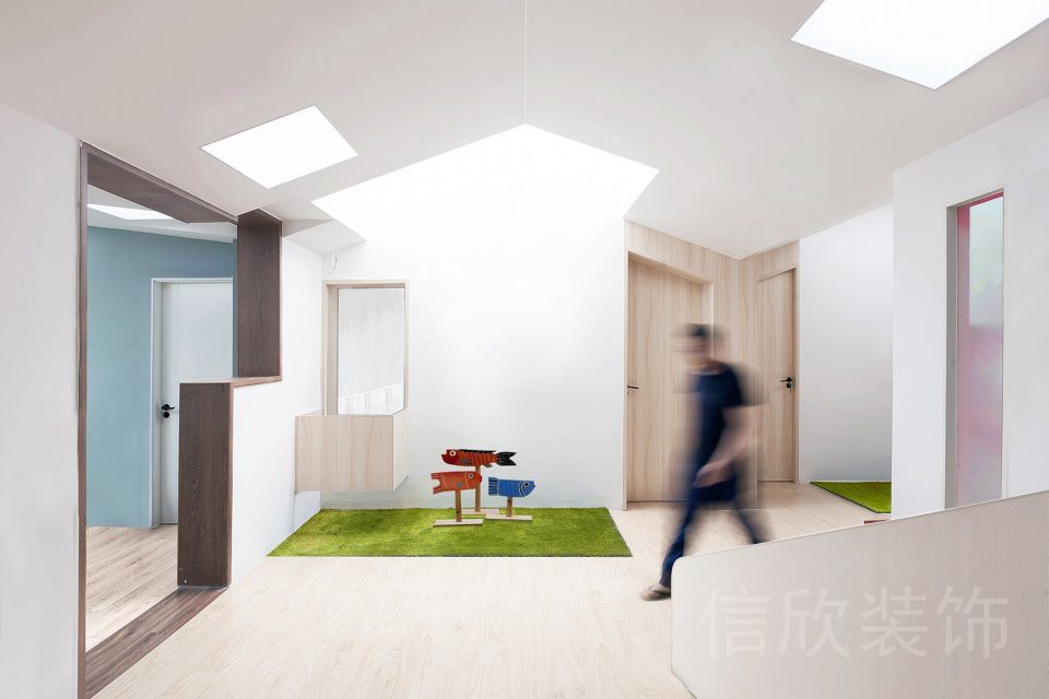 深圳福田區華強北少兒教育培訓機構娛樂大廳斜屋頂天花