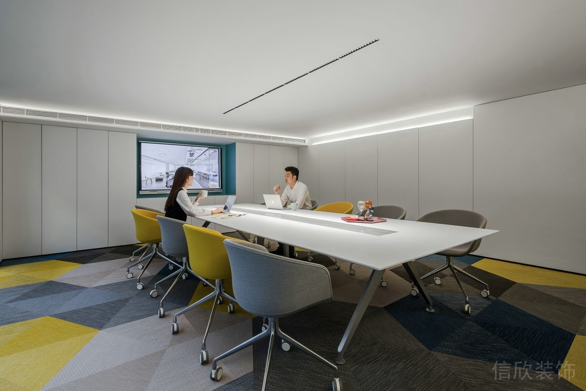 幾何地毯撞色印花簡約風(fēng)會(huì)議室設(shè)計(jì)