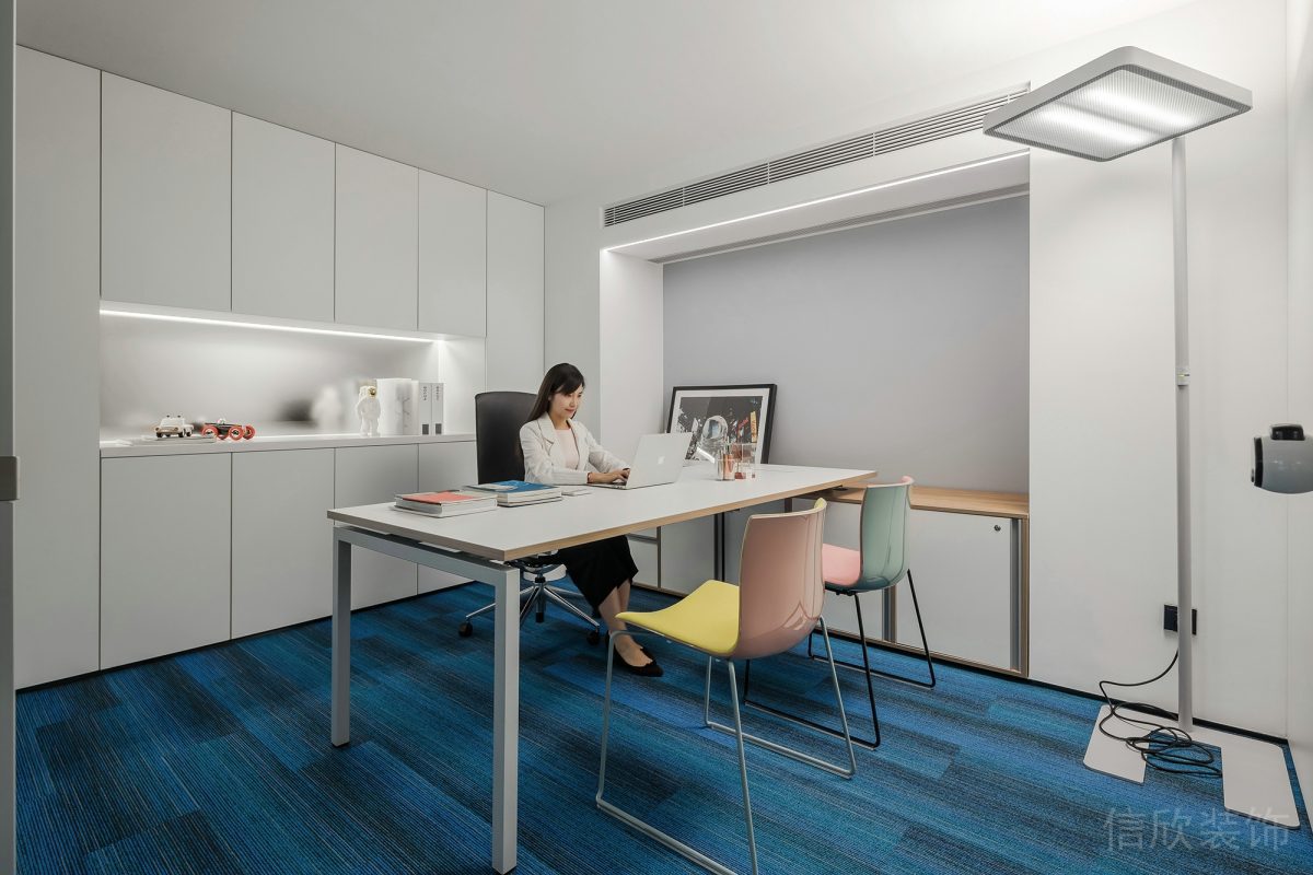 墻柜一體式收納設(shè)計(jì)領(lǐng)導(dǎo)辦公室飄窗設(shè)計(jì)