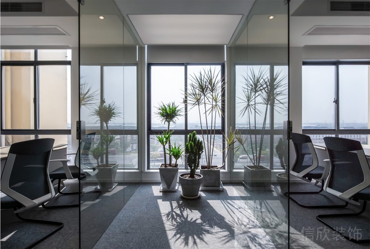對(duì)稱式商務(wù)風(fēng)過道設(shè)計(jì)辦公室裝修
