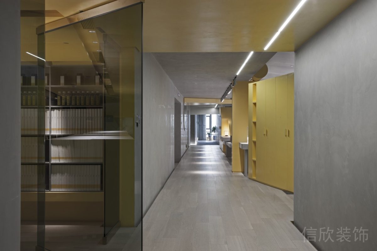 黃色辦公室過(guò)道設(shè)計(jì)直線式木質(zhì)工業(yè)風(fēng)