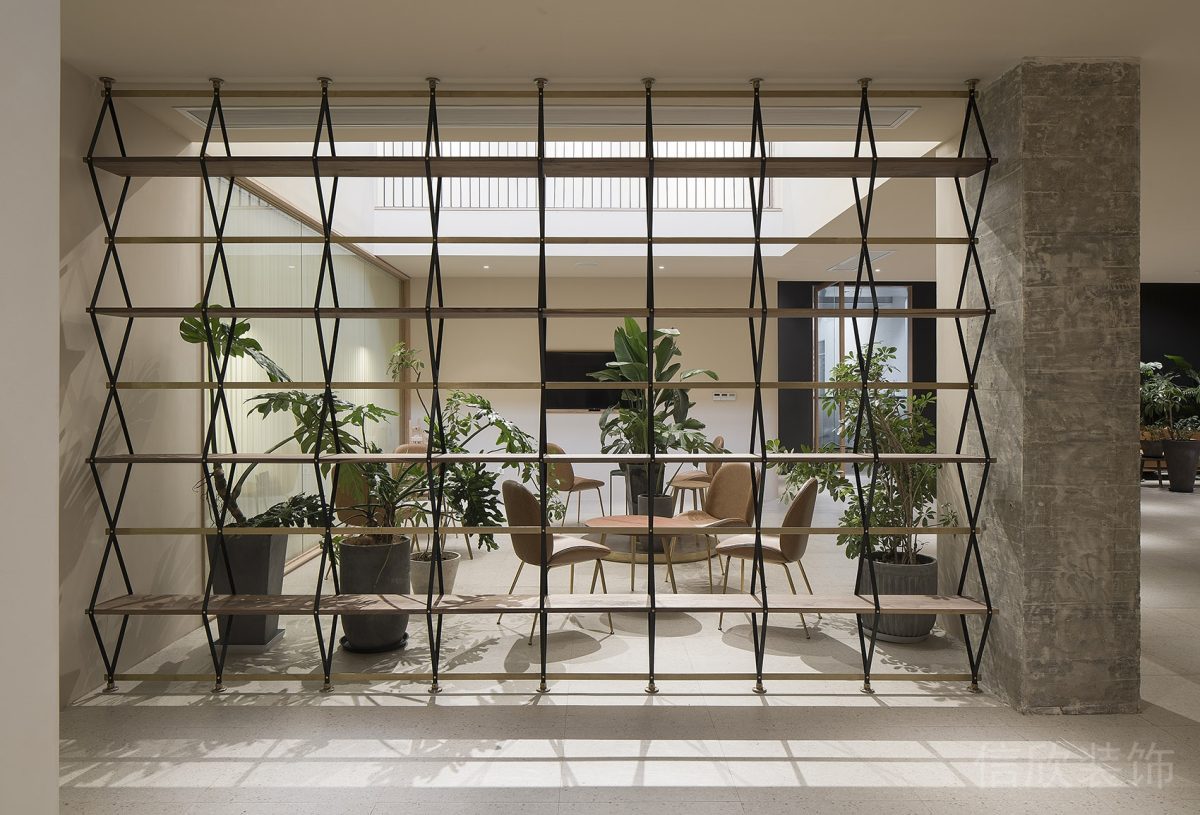 幾何創意金屬木飾面空間隔斷置物架辦公室設計