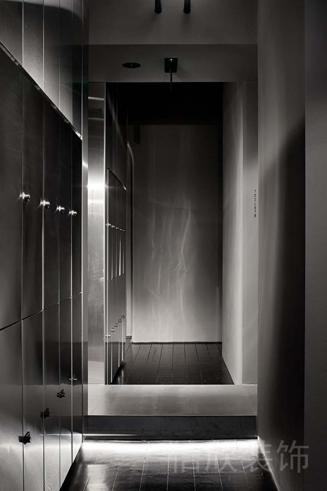 健身房機構(gòu)設(shè)計過道地抬區(qū)域墻柜金屬裝修圖