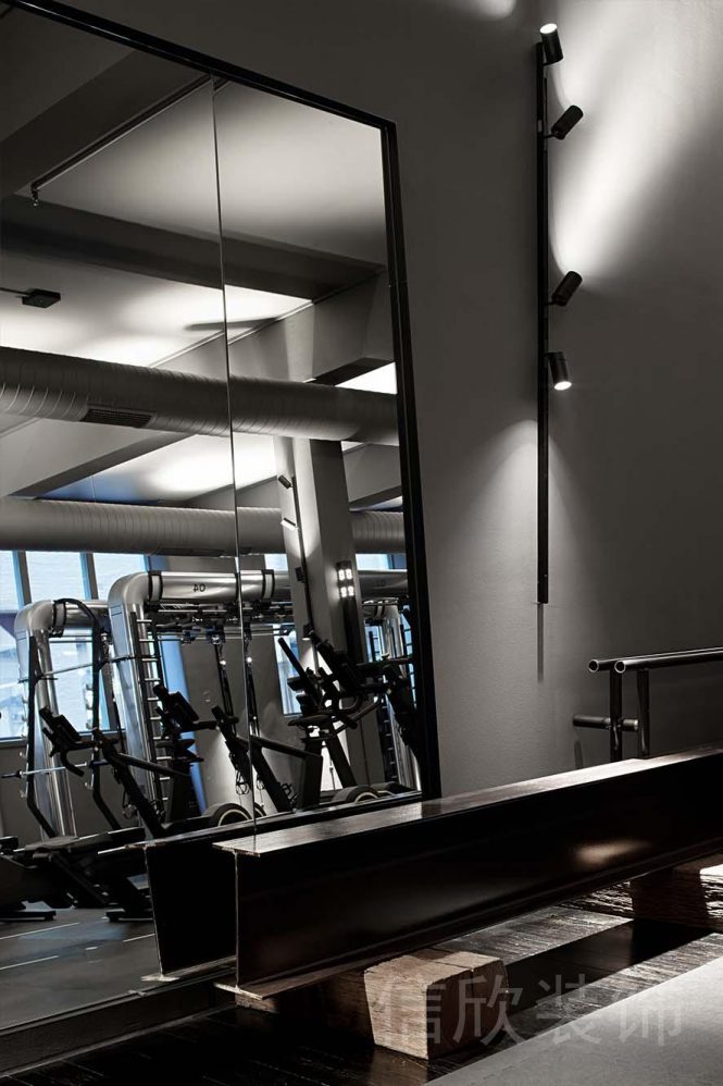 健身房休息區(qū)工業(yè)風(fēng)金屬幾何長椅射燈裝飾