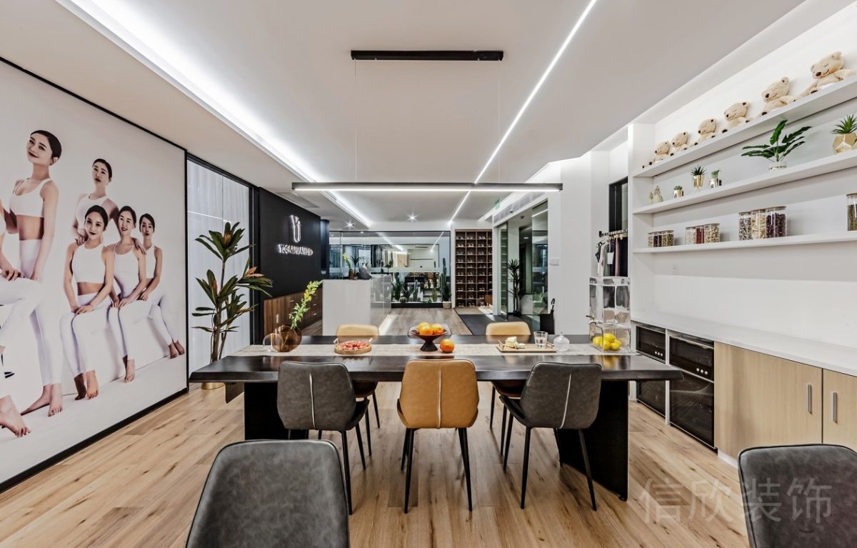 健身房裝修設(shè)計(jì)休息區(qū)直線式燈帶