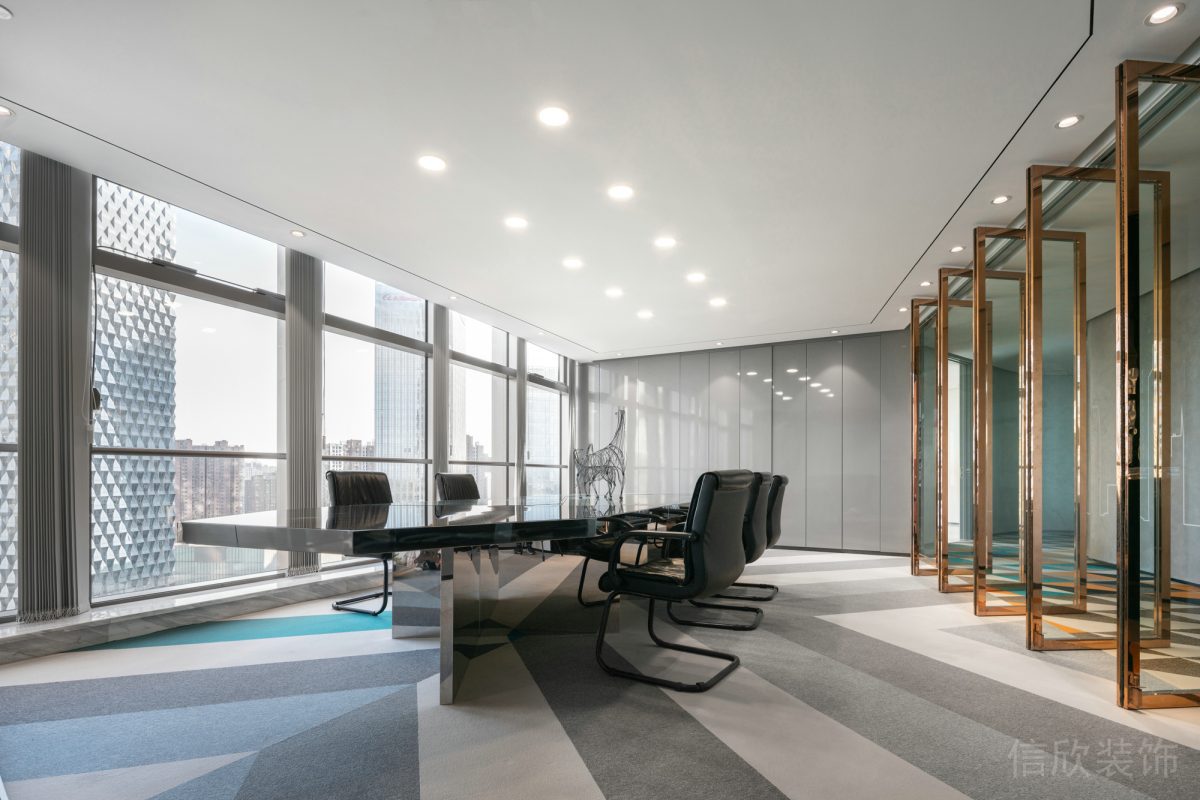 金屬旋轉(zhuǎn)門(mén)玻璃隔斷會(huì)議室大理石辦公室裝修圖