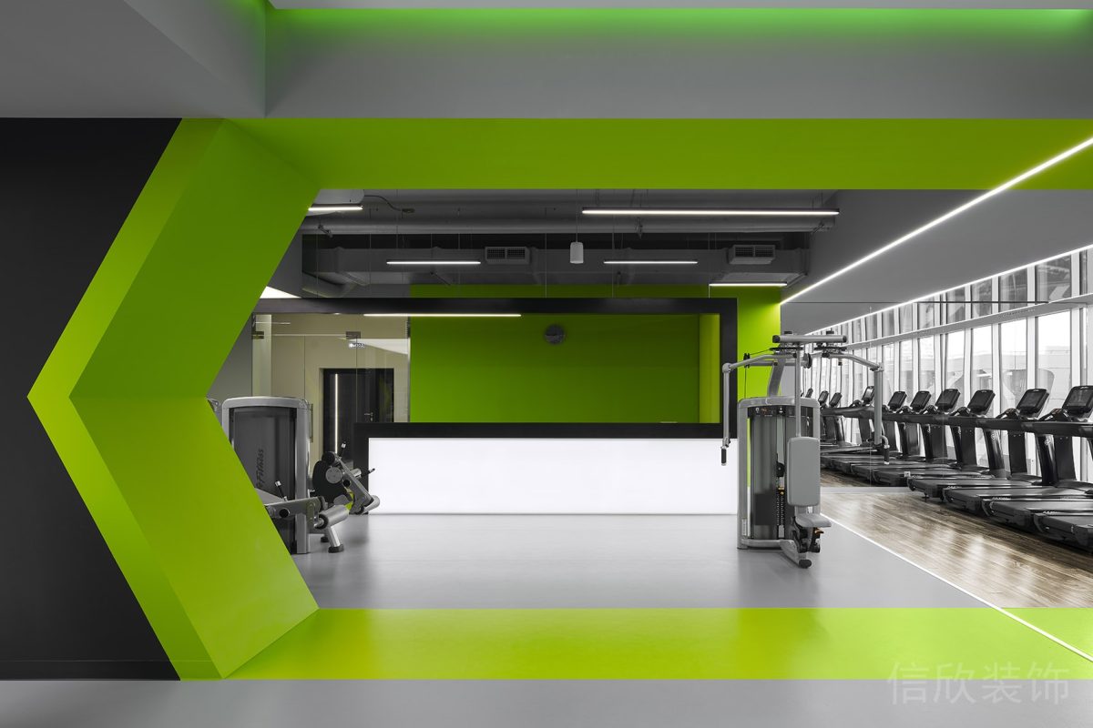 箭頭綠色指向墻體設(shè)計健身房過道裝修