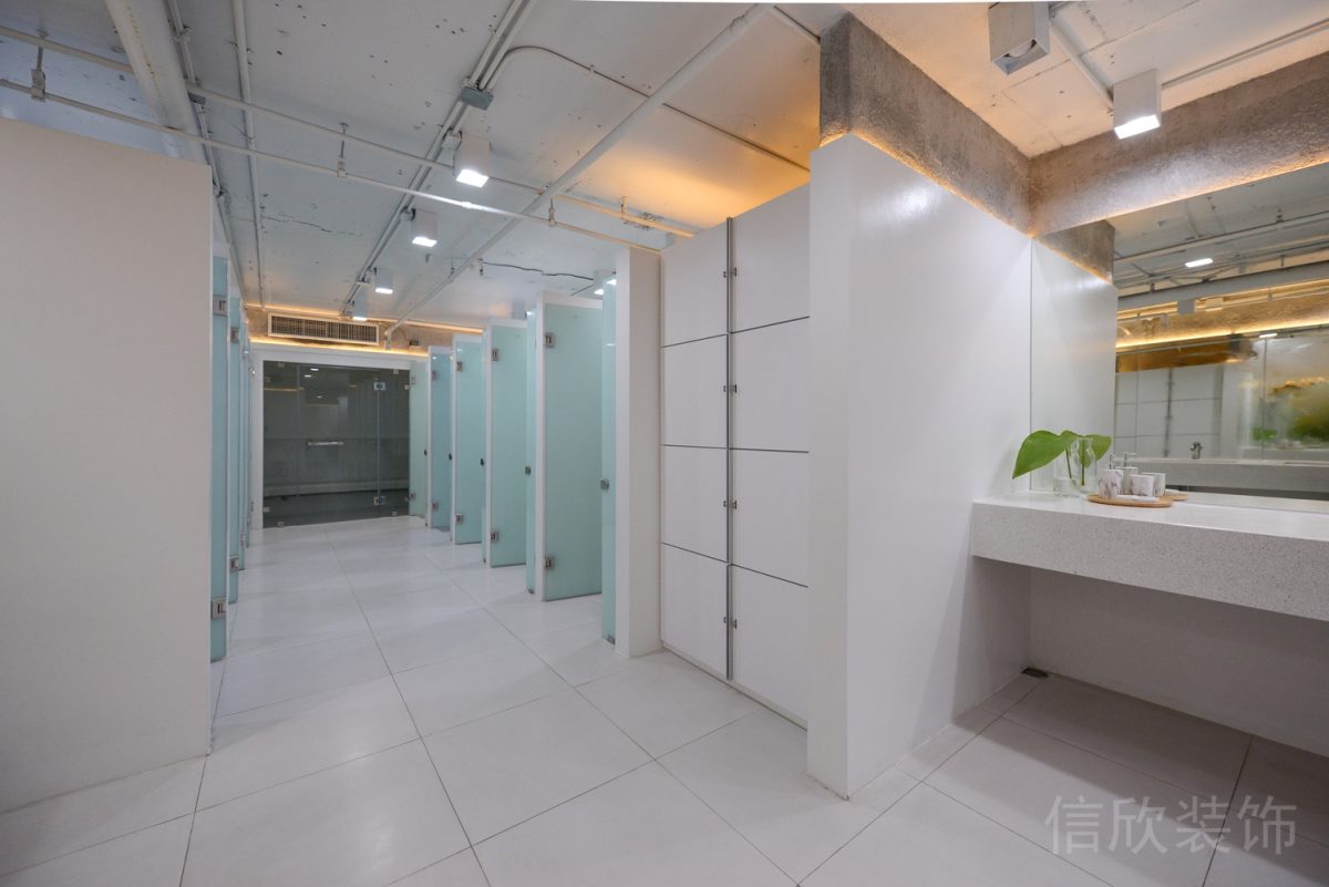 簡約風(fēng)衛(wèi)生間裝修設(shè)計薄荷綠色門飾設(shè)計