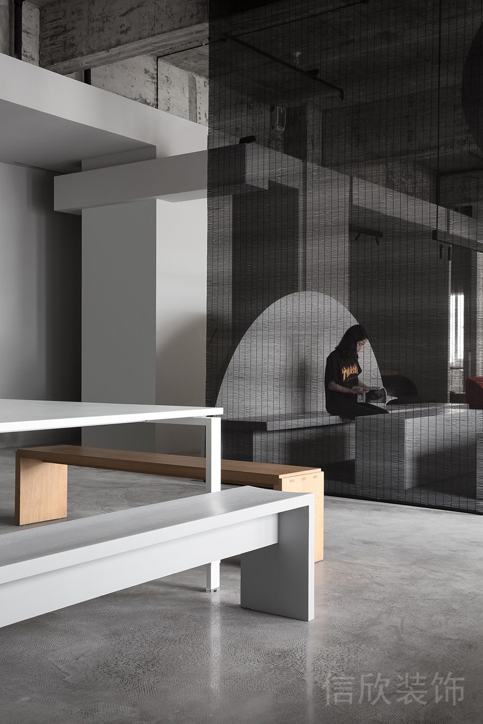 現(xiàn)代工業(yè)風辦公空間固定家具設計