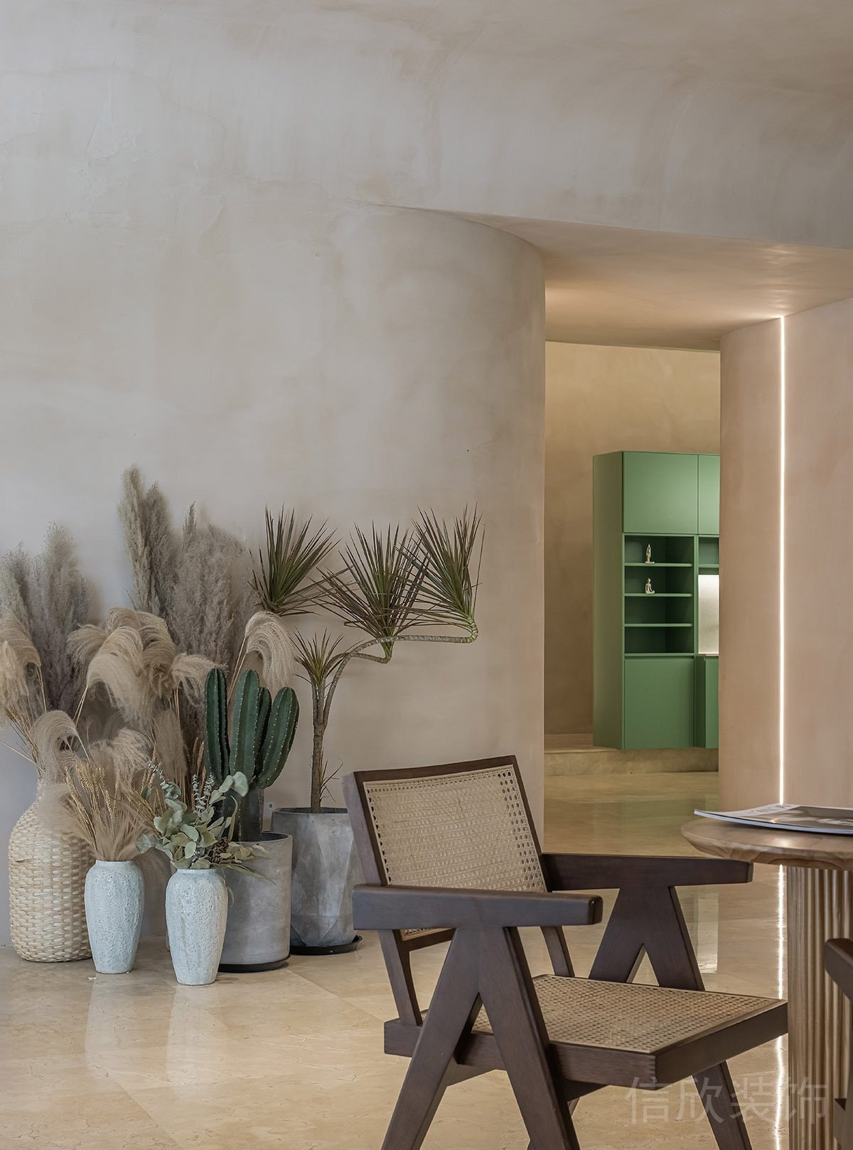 現(xiàn)代簡(jiǎn)約原木桌椅休息區(qū)裝修設(shè)計(jì)