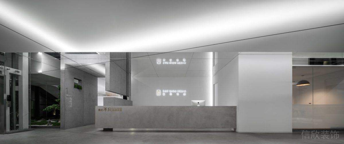 喜天傳媒辦公室設(shè)計大理石墻面搭配鏡面天花板裝修設(shè)計