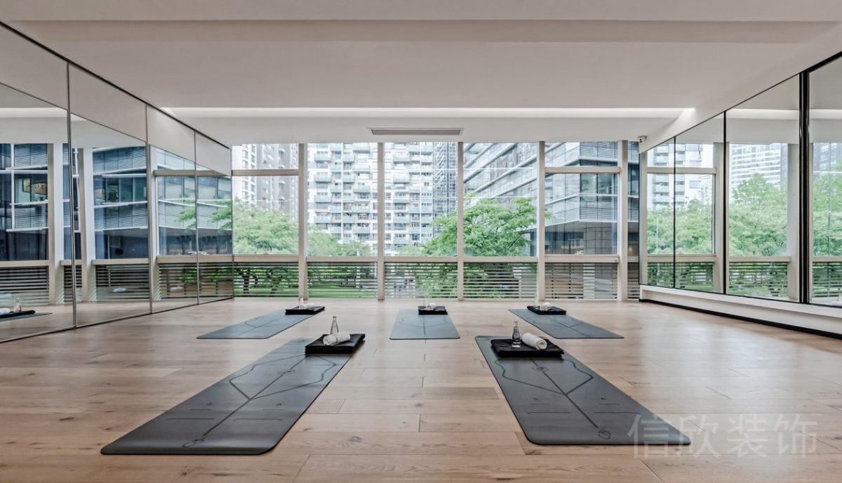 瑜伽機(jī)構(gòu)設(shè)計(jì)團(tuán)課教室對(duì)稱式鏡面設(shè)計(jì)