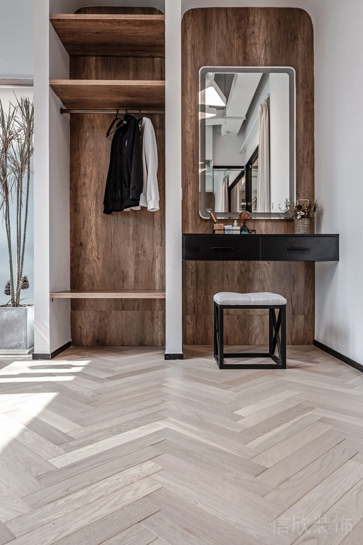 原木風休息區(qū)瑜伽機構裝修設計墻體懸掛處