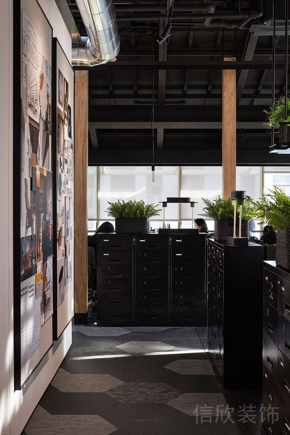 壁掛式藝術畫黑色復古置物柜設計工業(yè)風天花板辦公室走廊裝修設計圖