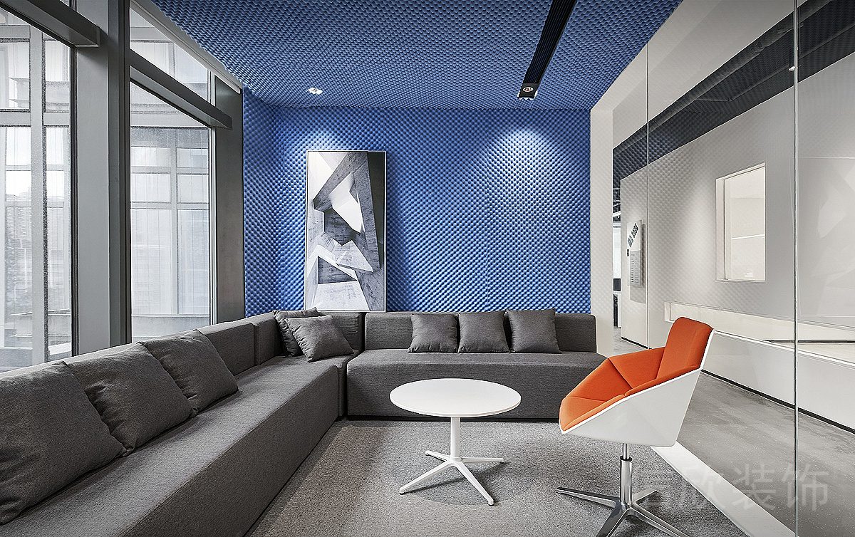 高透玻璃灰色地毯撞色藍(lán)色墻紙?zhí)旎ò逶O(shè)計辦公室休息區(qū)設(shè)計圖