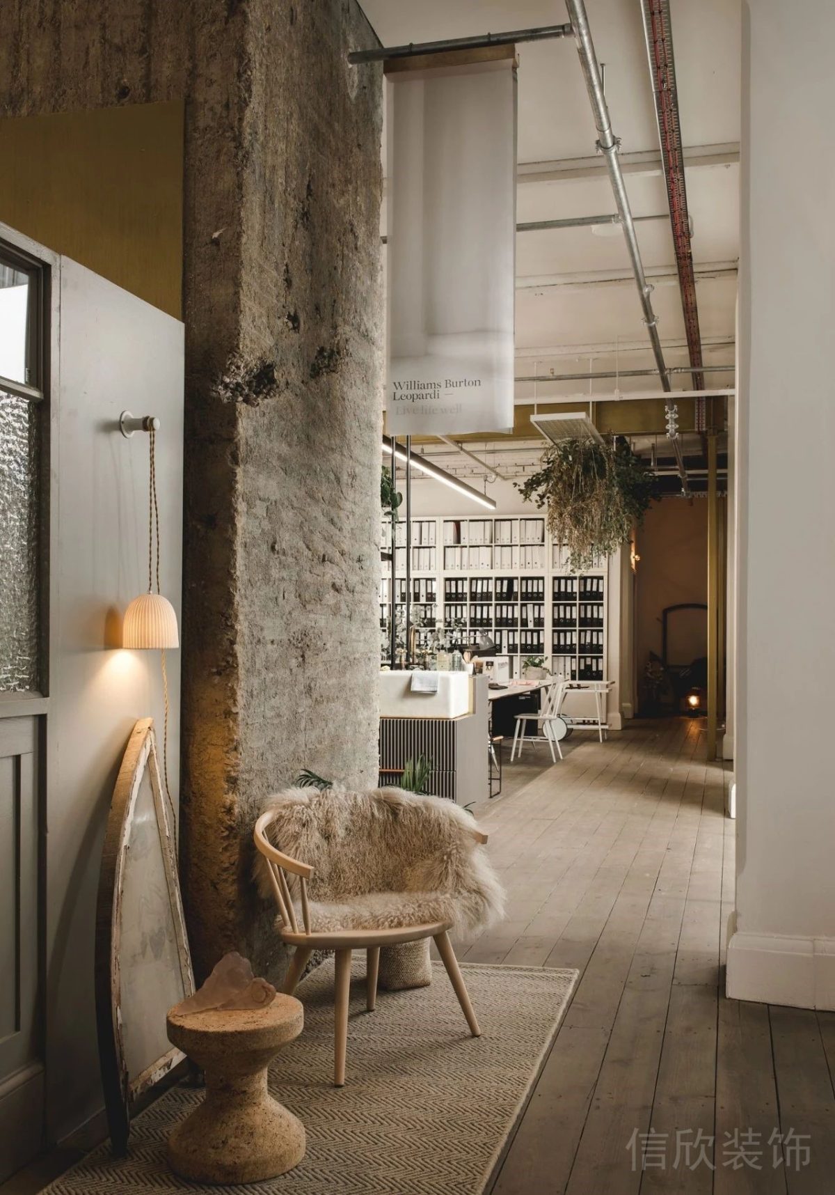 工業(yè)風灰色調藝術感時尚工作室裝修設計走廊效果