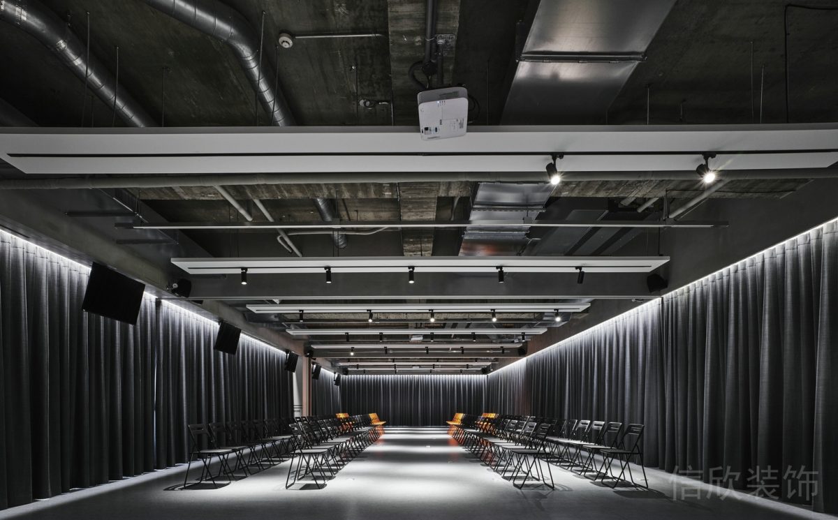 工業(yè)風(fēng)天花板裝修智能化黑色調(diào)窗簾設(shè)計辦公室裝修圖