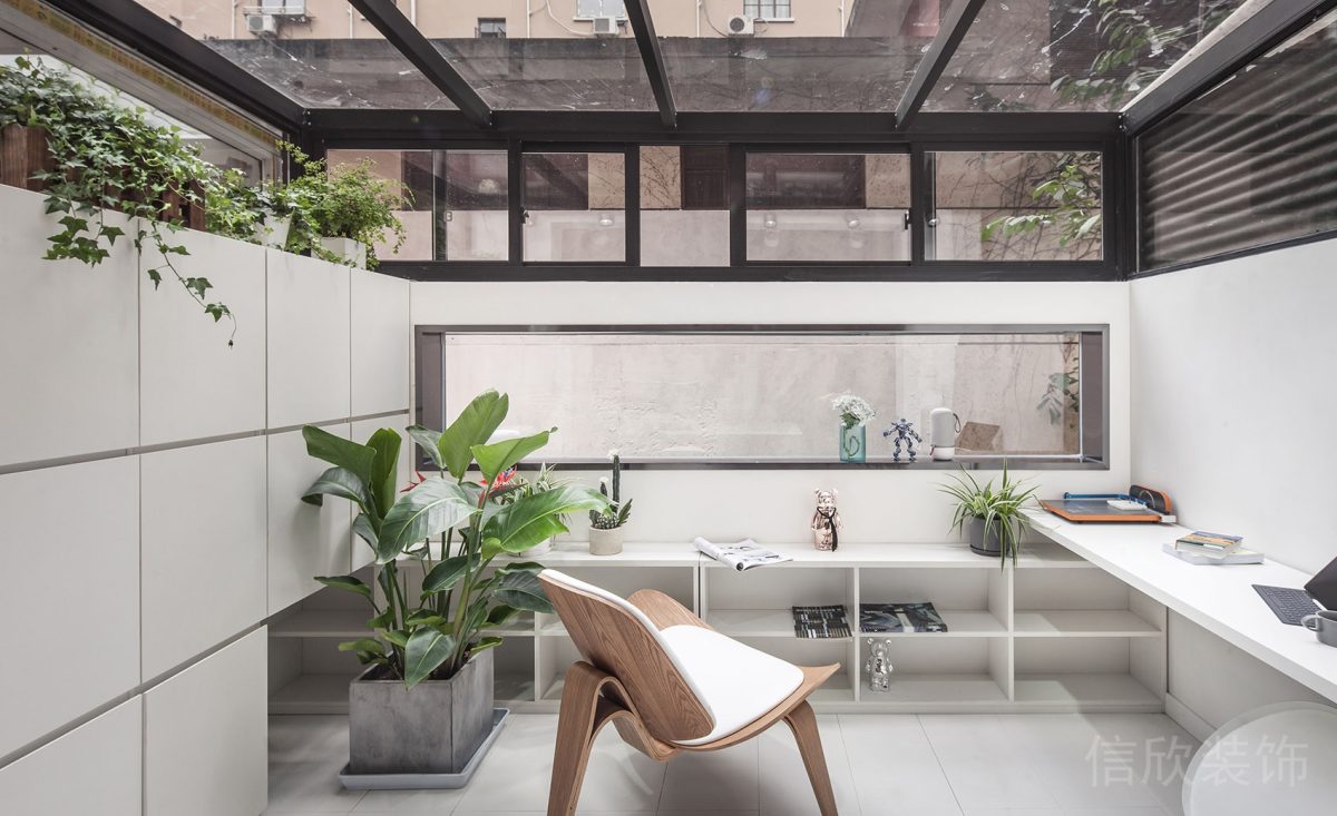 極簡原木風小座椅裝修白色內(nèi)嵌式隱藏式置物柜設計辦公室裝修設計圖