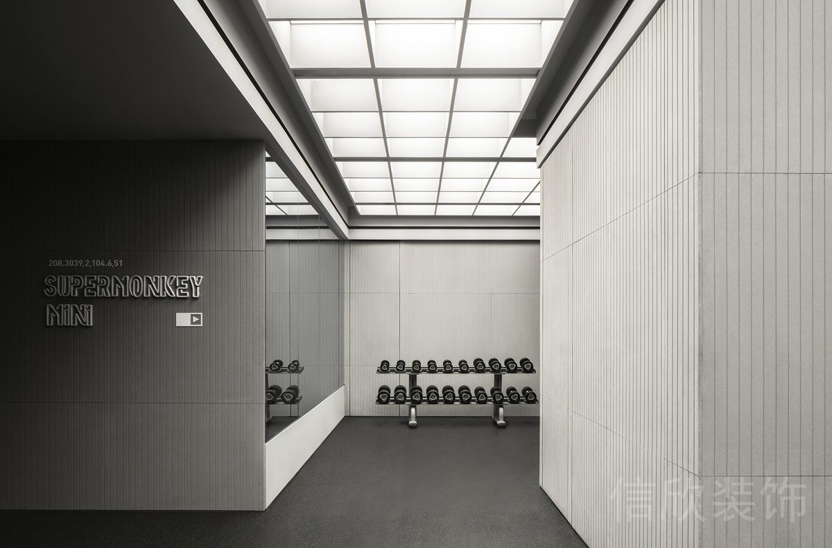 健身房裝修效果圖力量區(qū)啞鈴鏡面銀色設(shè)計(jì)圖