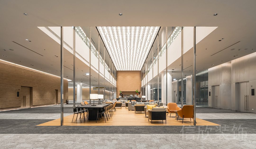 金屬墻柱設計鏤空橙色現代休息區(qū)辦公室裝修