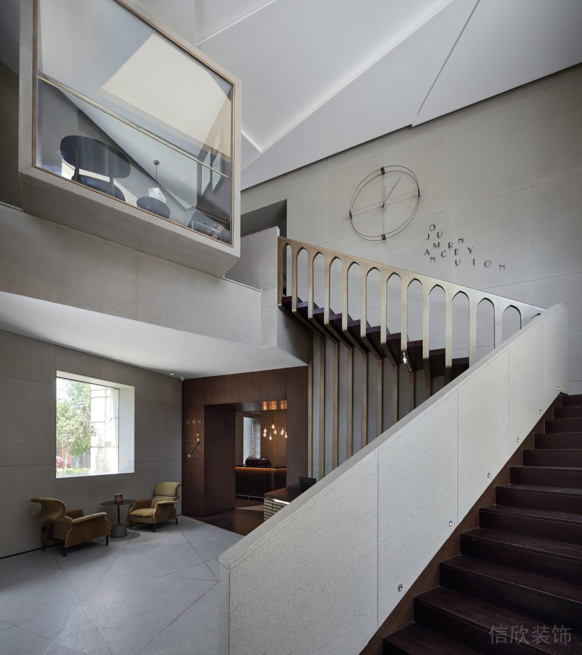 階梯式拱形鏤空扶手護(hù)墻板效果 入戶接待區(qū)