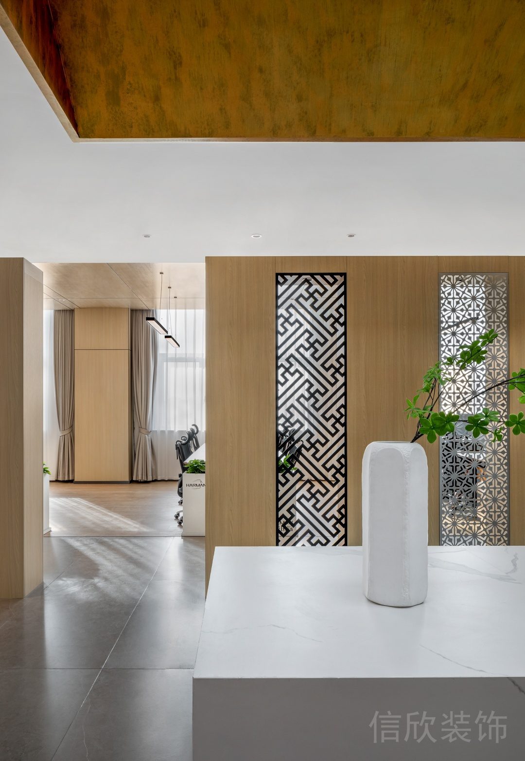 鏤空墻體隔斷效果圖辦公室裝修過(guò)道