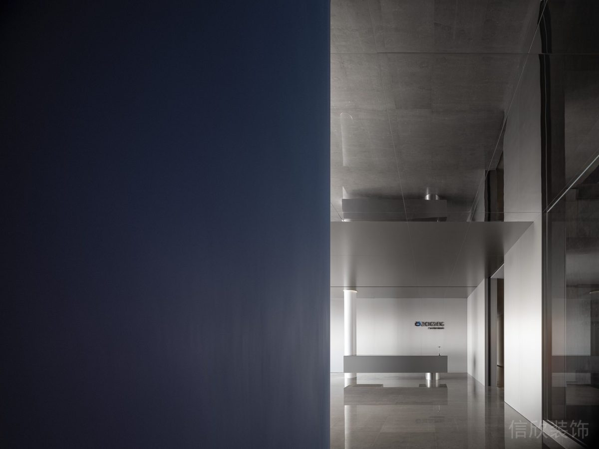 藍色墻漆裝修鏡面玻璃天花板設(shè)計辦公室大廳設(shè)計圖